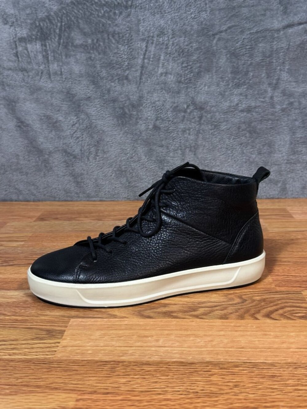 ECCO Soft High Top Womens Black Leather Lace Up Comfort Sneakers EU 39 US 8-8.5